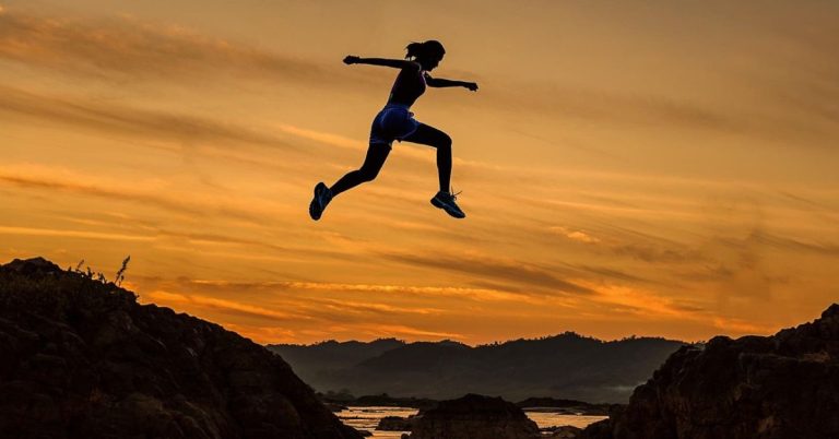 جدول تمارين حديد: طريقك لبناء جسم قوي (للمبتدئين والمحترفين)